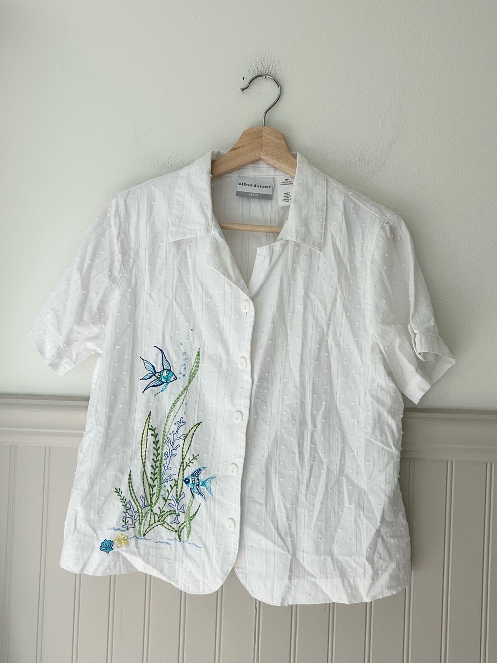 Alfred Dunner Petite Size 10 White Fish Embroidered Button Down Shirt